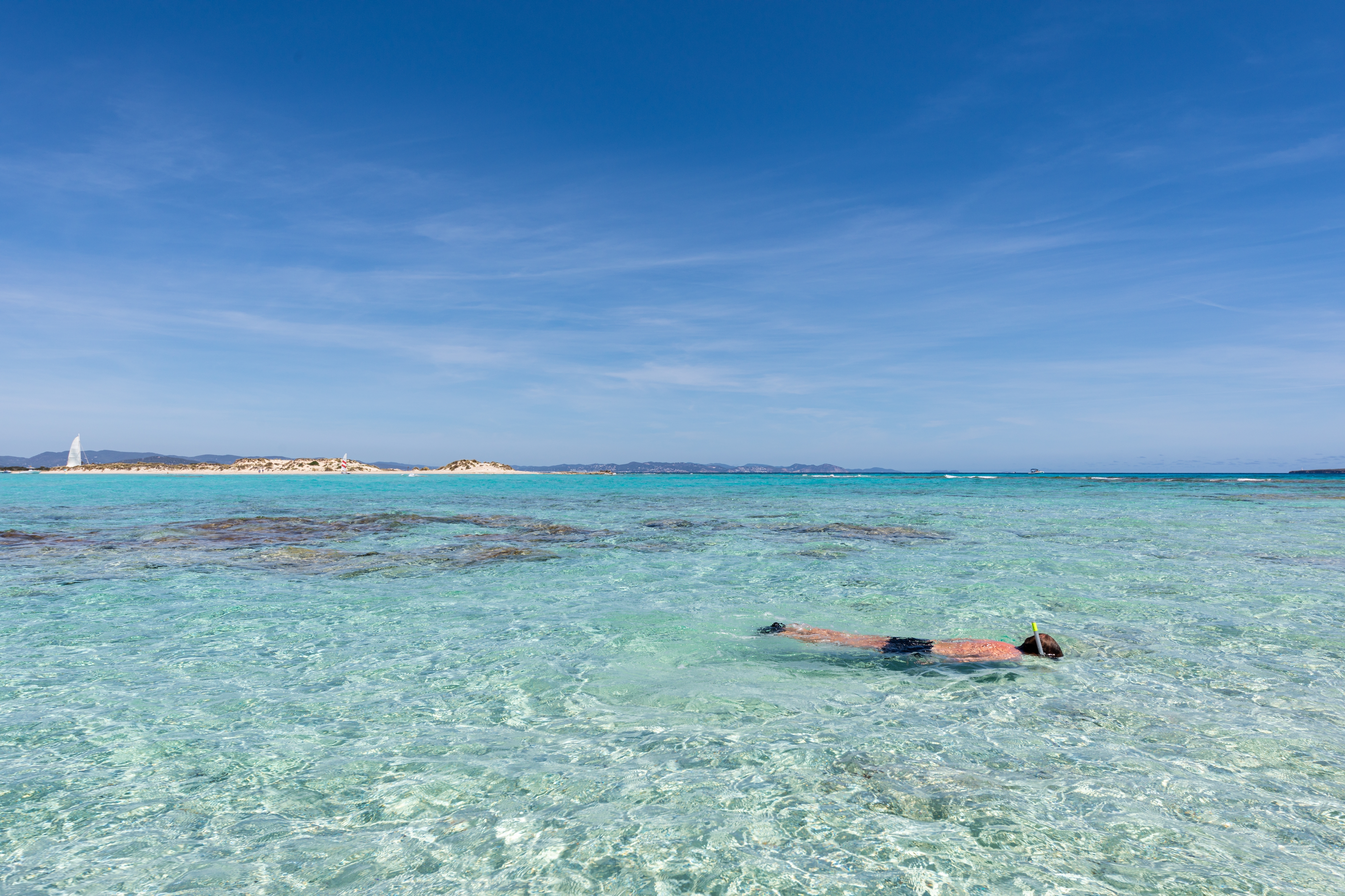 Sumérgete en el paraíso de las aguas de Formentera